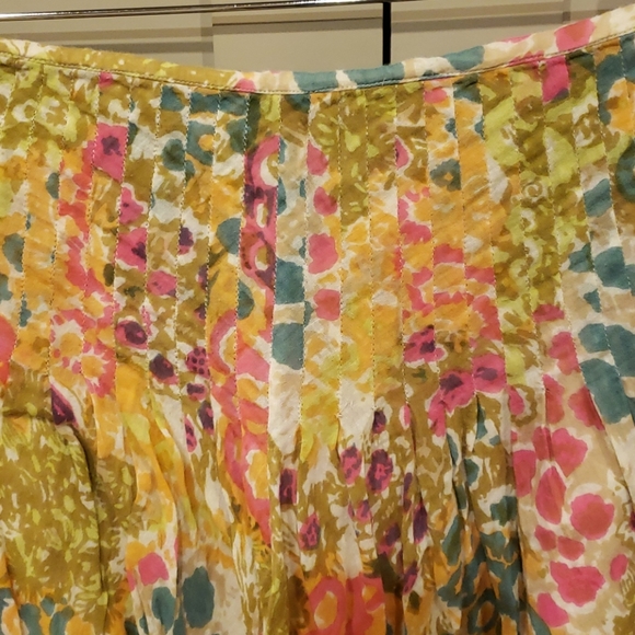 2/25 French Connection floral midi skirt. Size 6 - Picture 2 of 3
